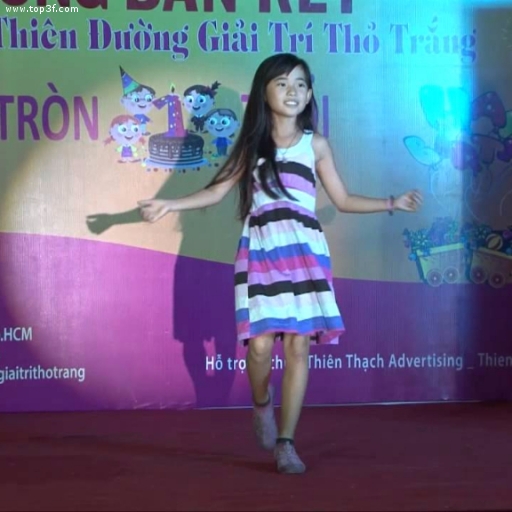 bé gái 7 tuổi nhảy Cry Cry cực cute